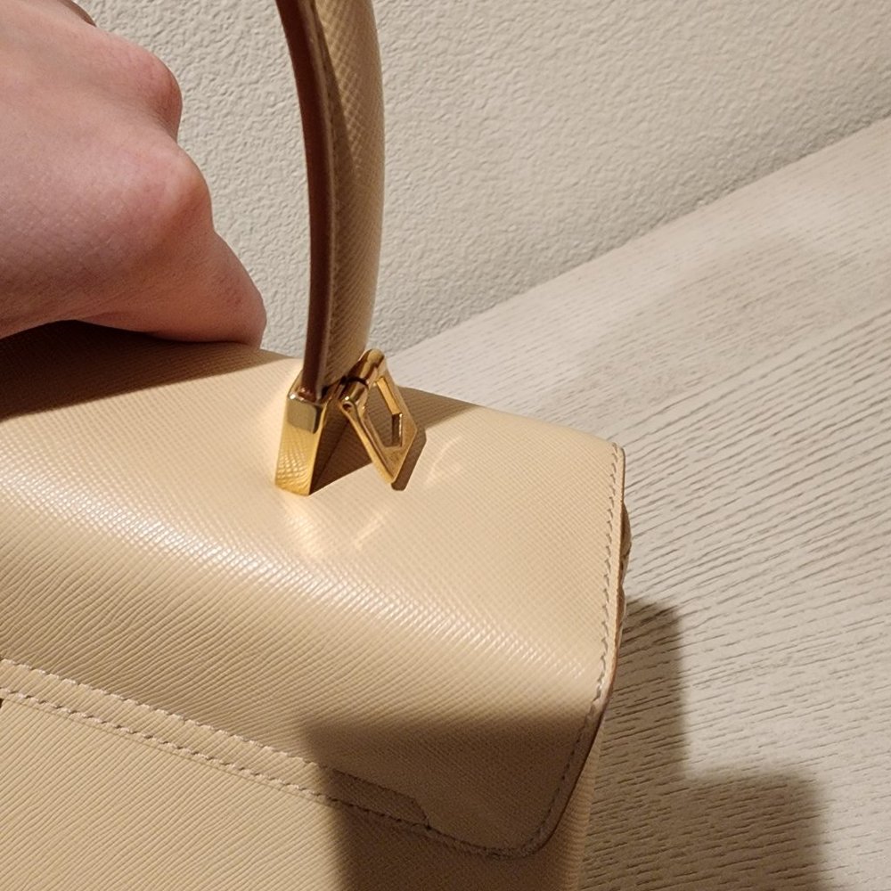 Ferragamo - Picture 12 of 15